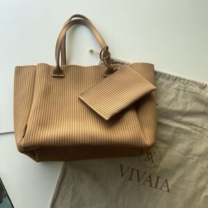 VIVAIA Maia The Essential Tote Bag Rib Knit W/ Pouch Khaki Brown Recycled 10L